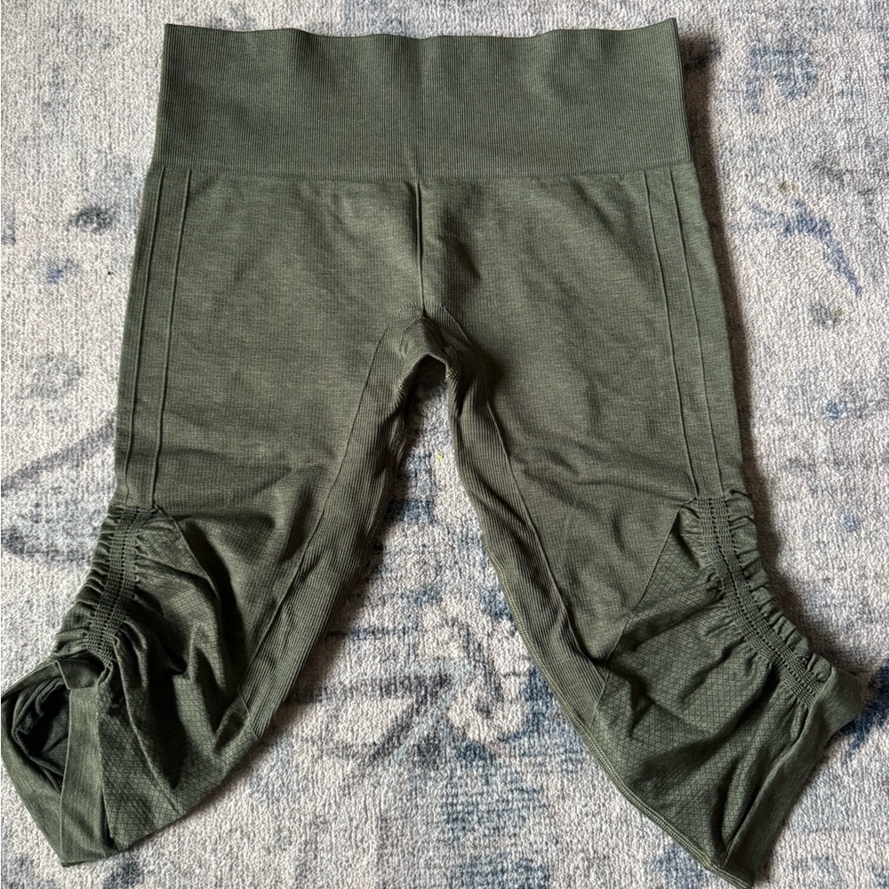 Lulu Lemon Green Women’s Crop Legging